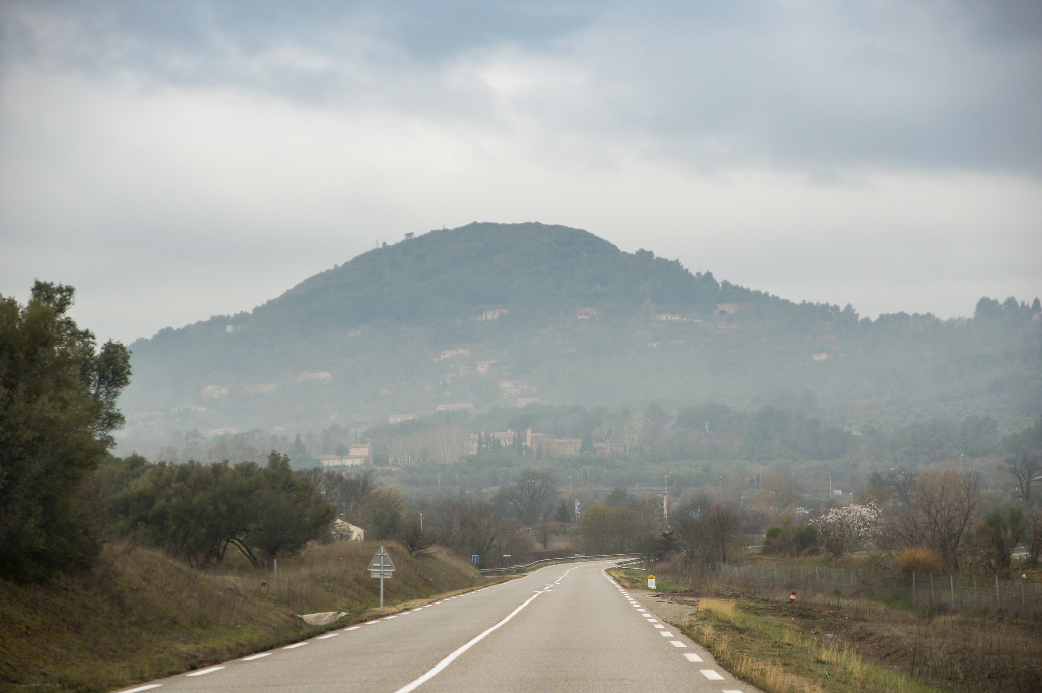 Sony Alpha DSLR-A550 sample photo. The mountain is in a fog. photography