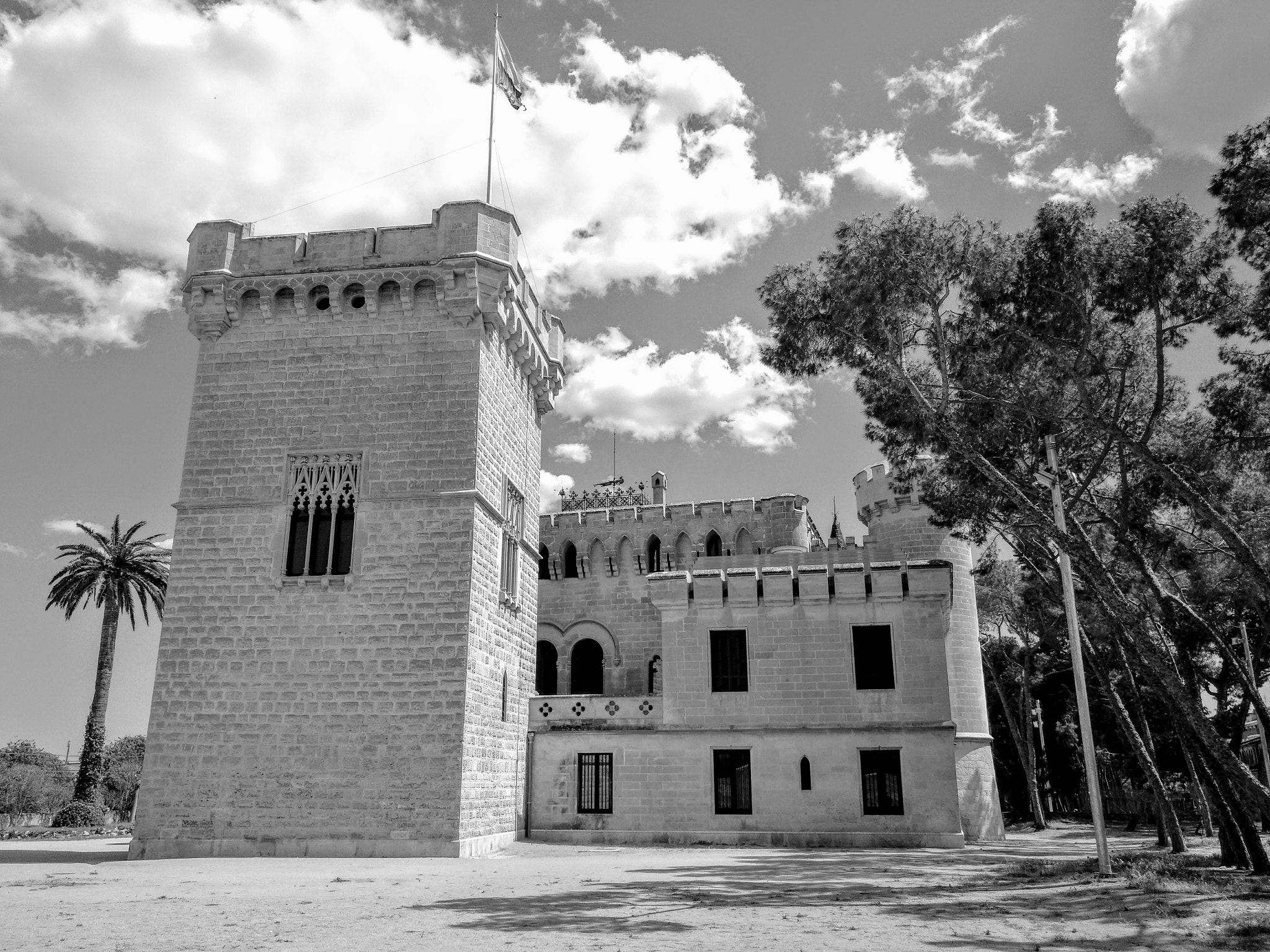 HUAWEI nova plus sample photo. M.g. the castle of vila-seca the solcina photography