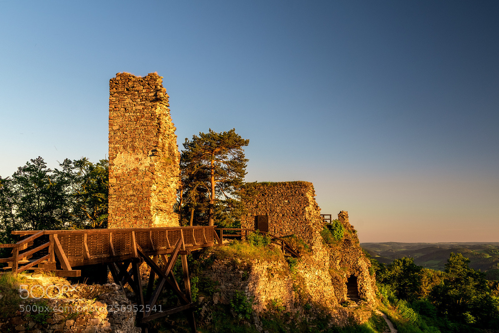 Nikon D5600 sample photo. Zubštejn ...001. photography