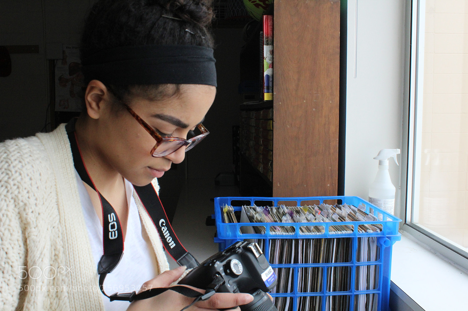 Canon EOS 1200D (EOS Rebel T5 / EOS Kiss X70 / EOS Hi) sample photo. Sofia with camera photography