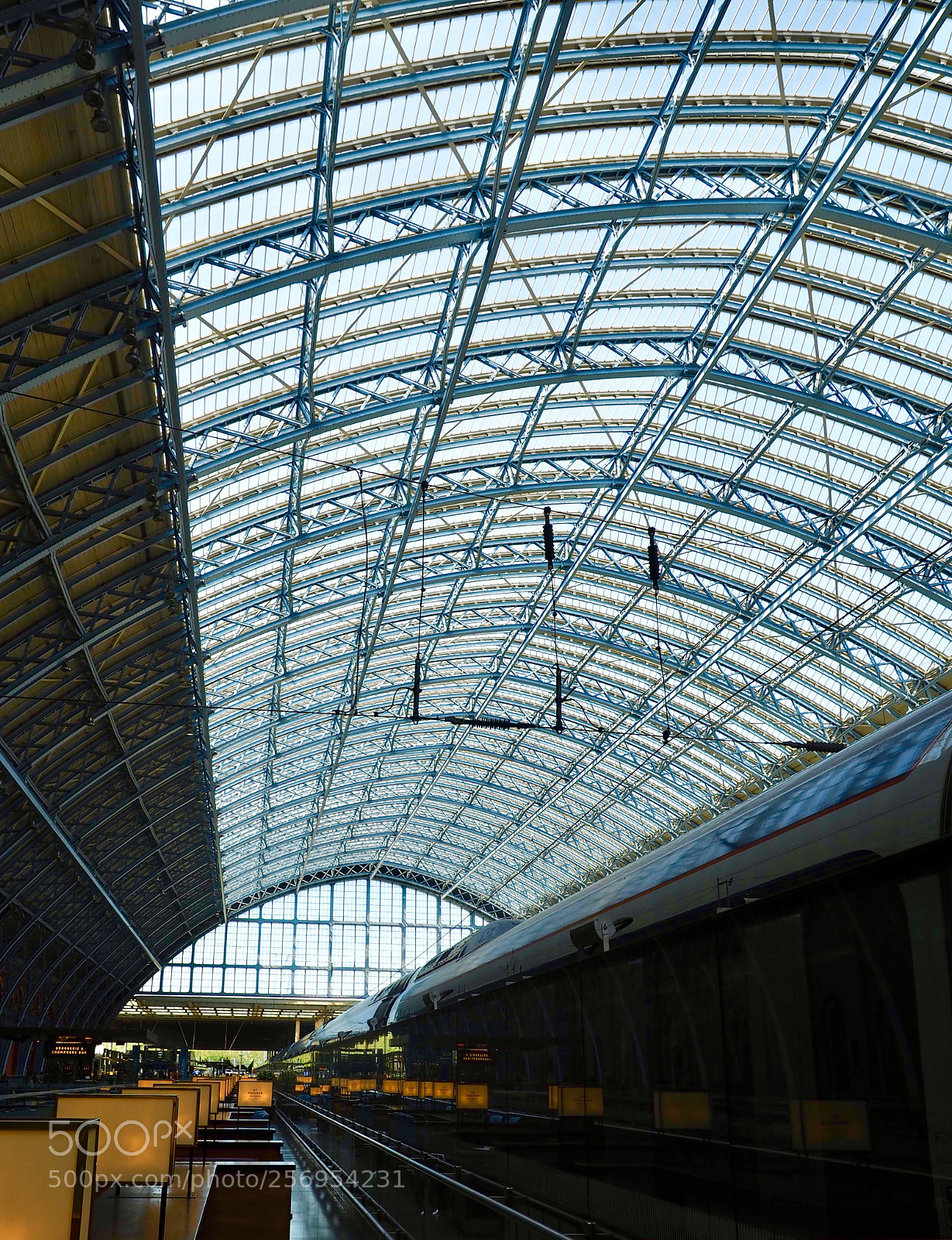 Olympus OM-D E-M5 II sample photo. St pancras international photography