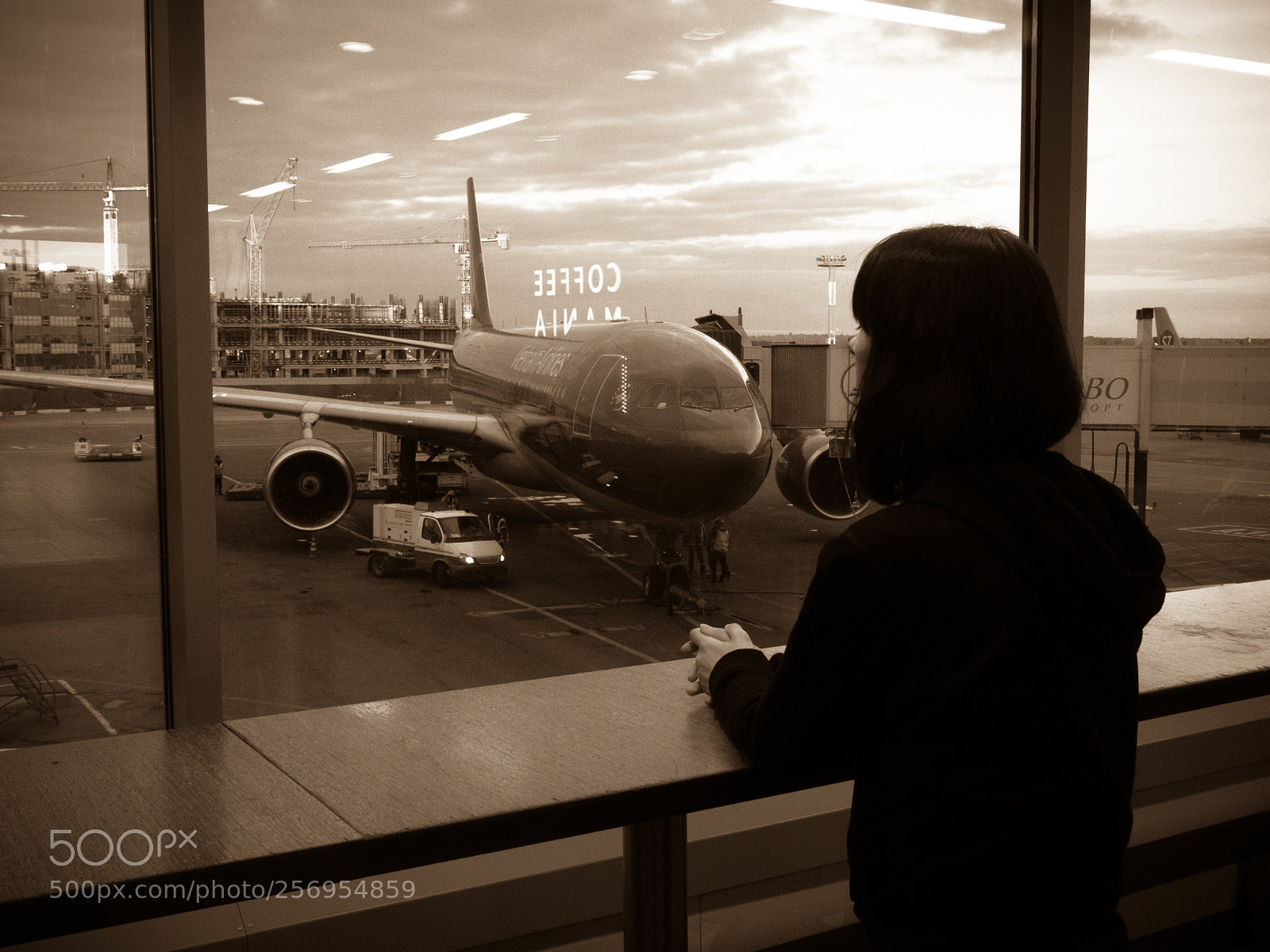 Fujifilm X30 sample photo. Waiting at the airport photography