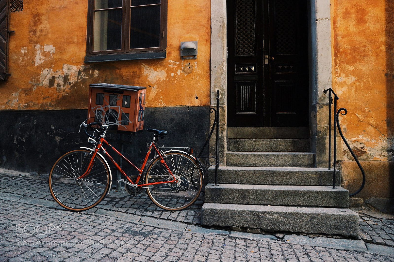 Canon EOS M10 sample photo. Stockholm doors photography