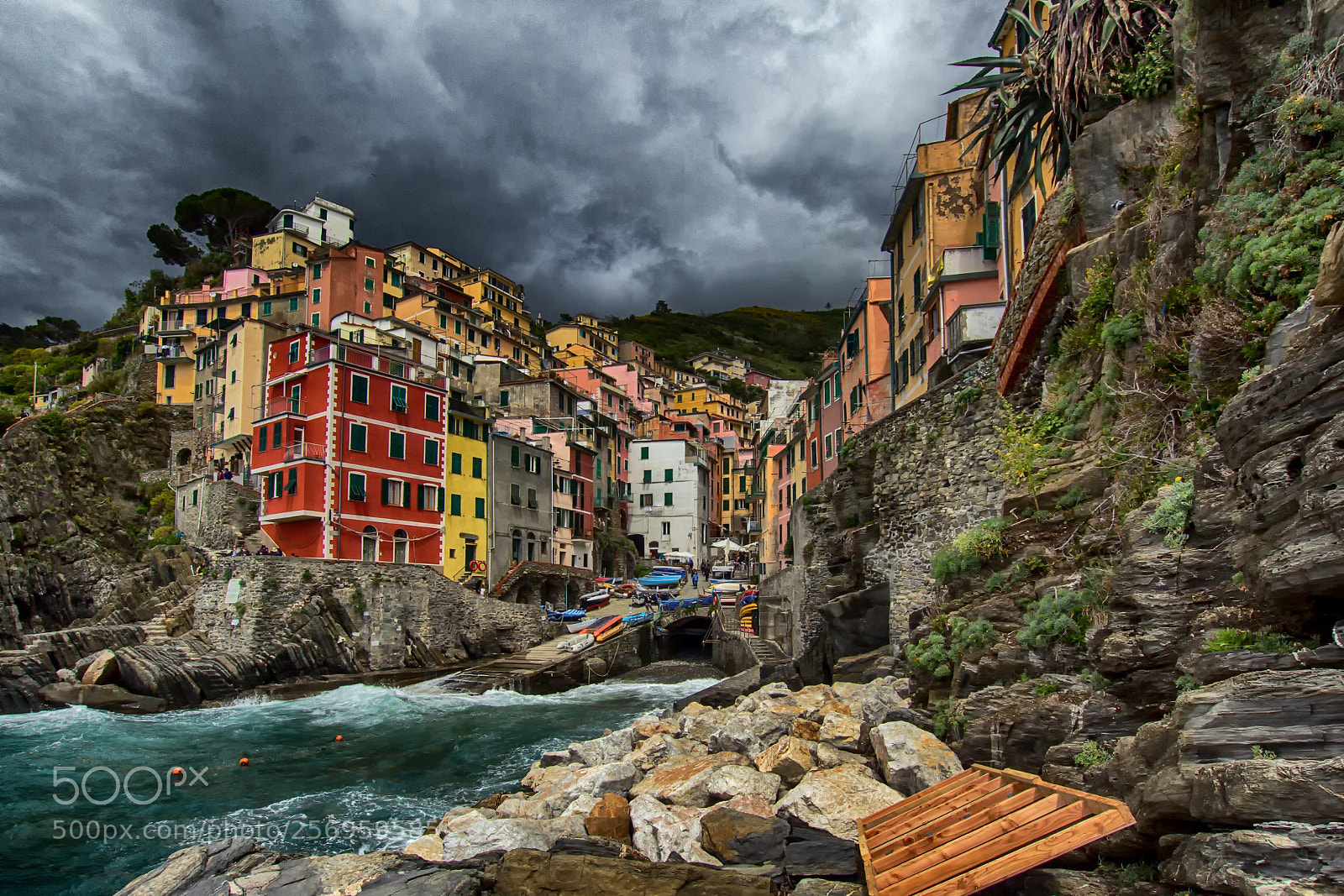 Canon EOS 60D sample photo. Dramatique riomaggiore
 photography