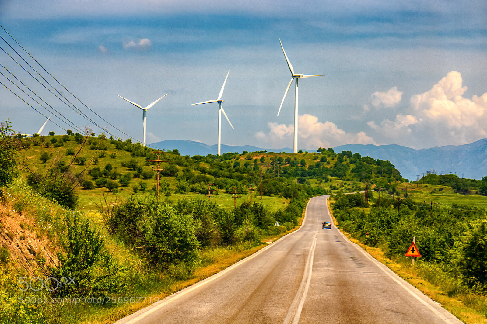 Canon EOS 760D (EOS Rebel T6s / EOS 8000D) sample photo. On the road photography