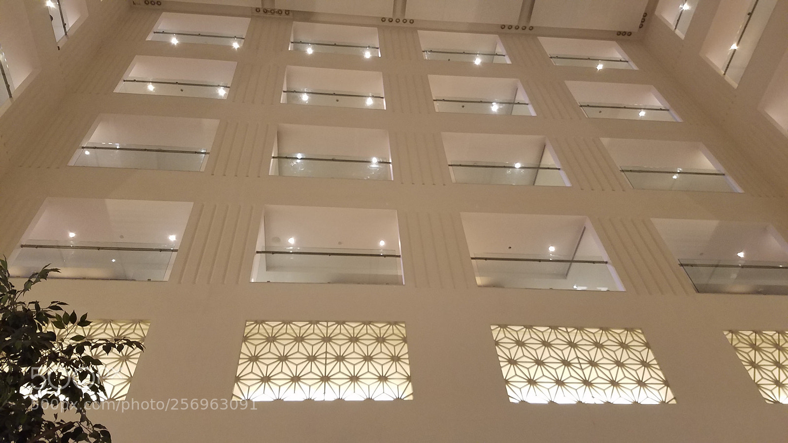 Samsung Galaxy S7 Edge sample photo. From hotel lobby photography