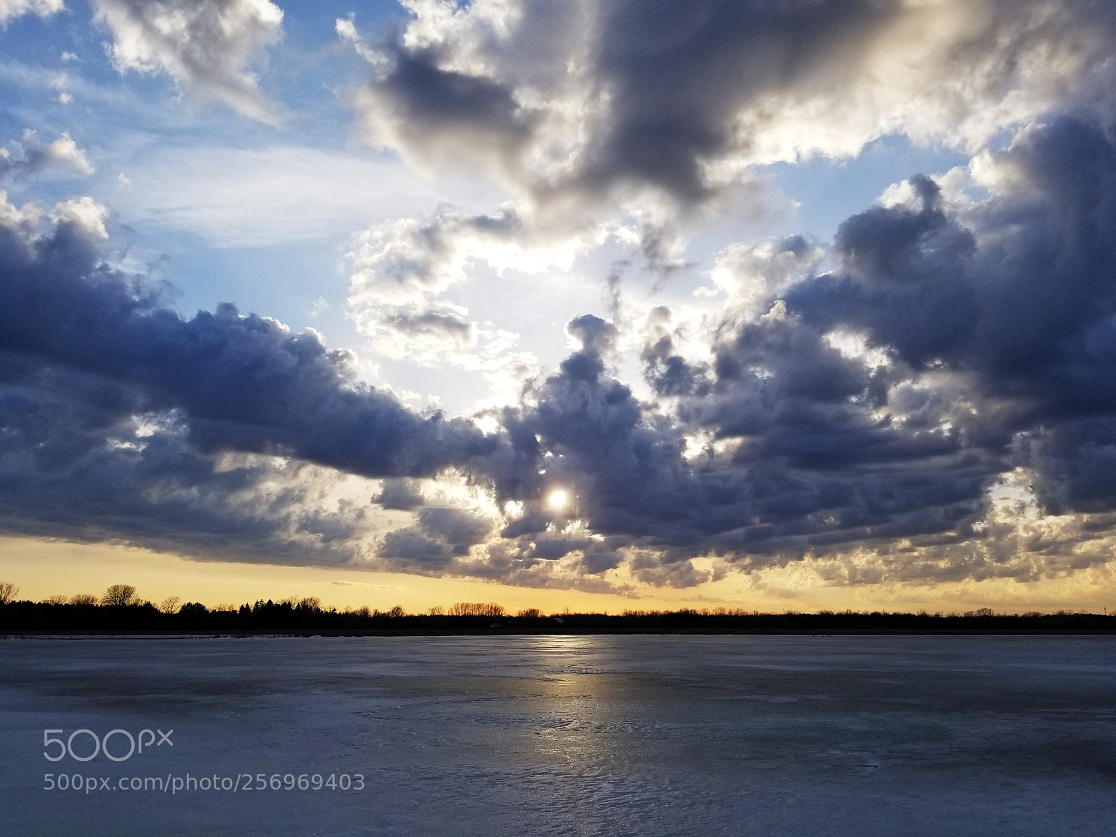 Samsung Galaxy S8 sample photo. Sunset through the clouds photography