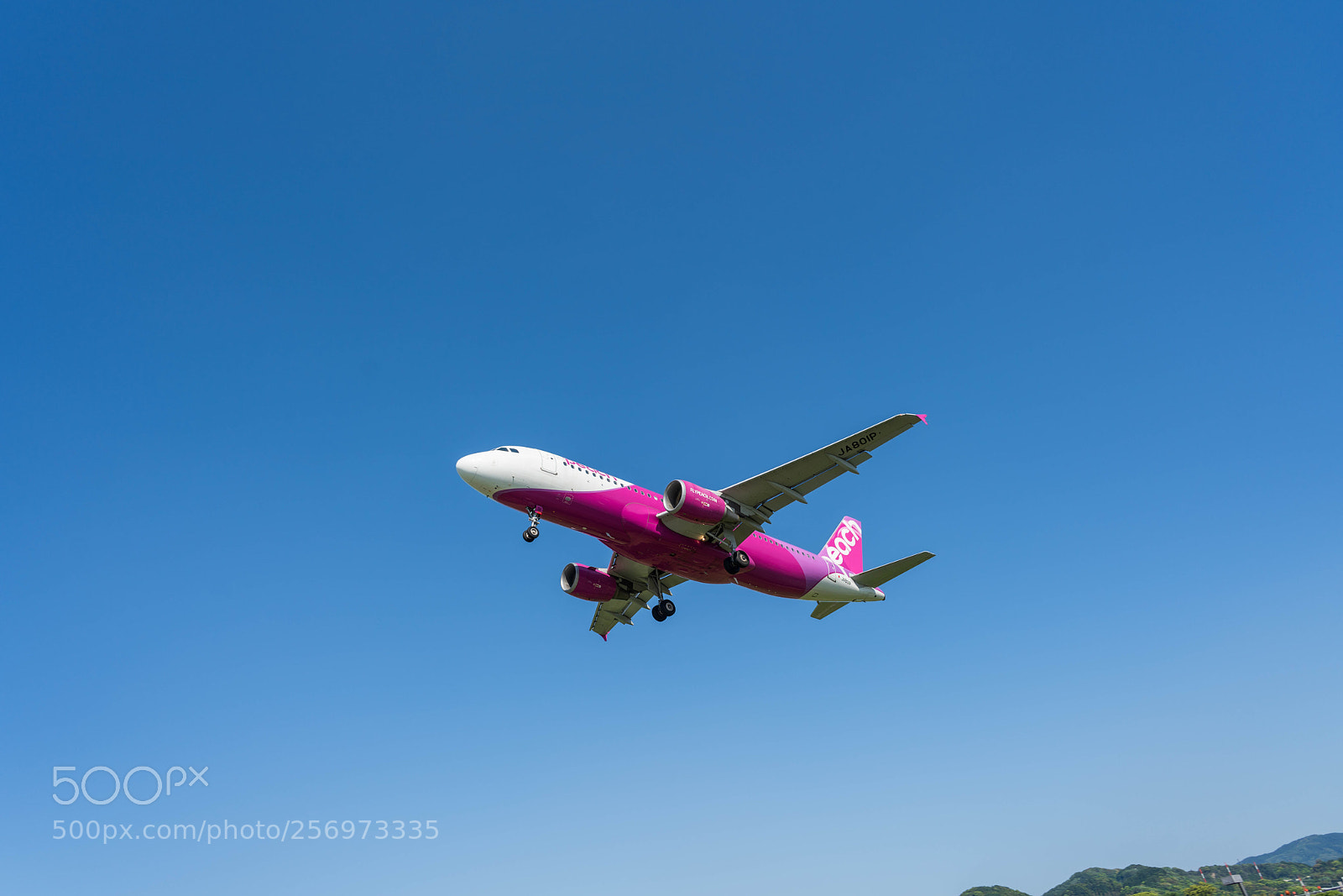 Sony a7R III sample photo. Fukuoka airport landing photography