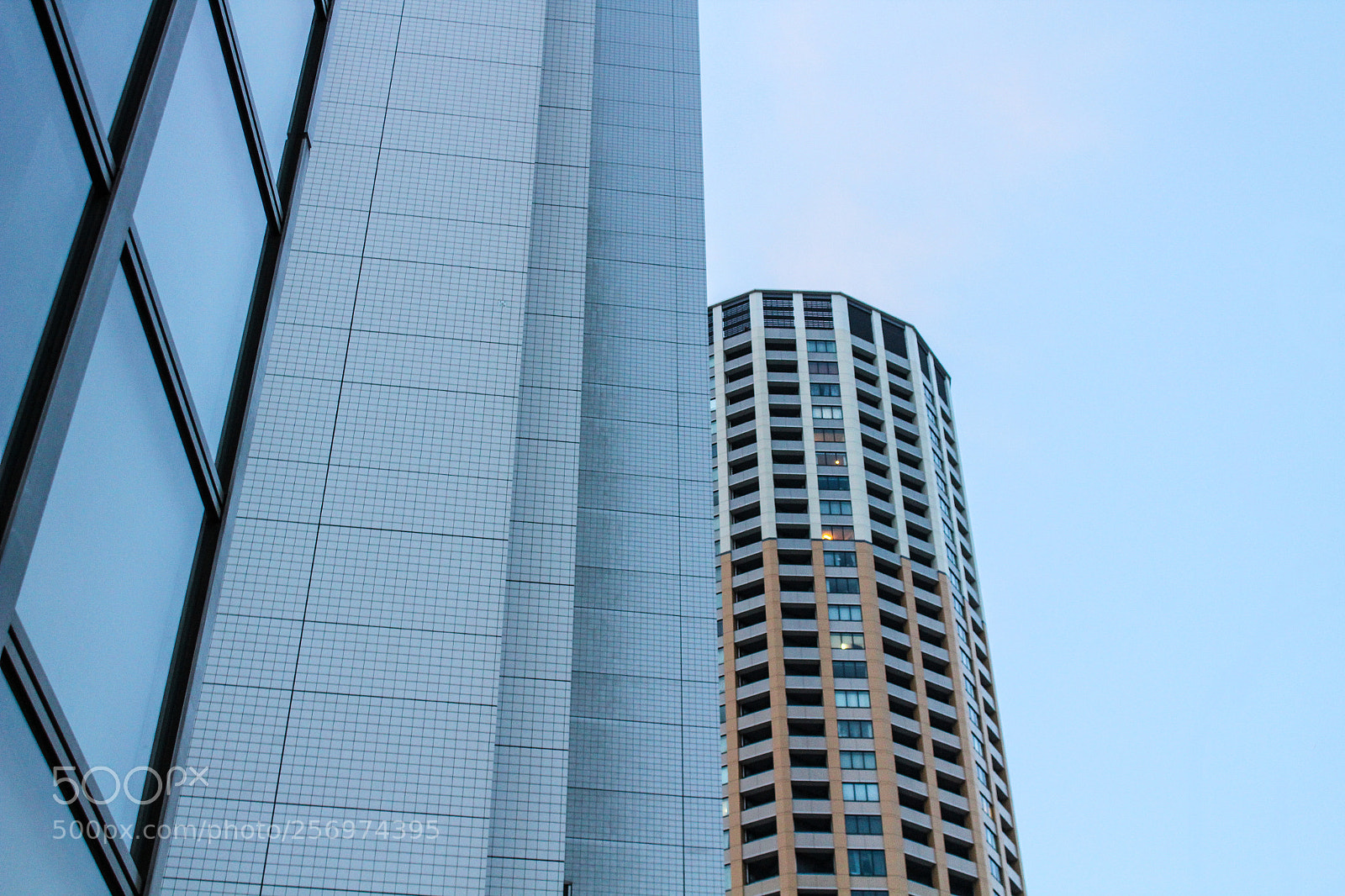 Canon EOS 1300D (EOS Rebel T6 / EOS Kiss X80) sample photo. Tokyo blue photography