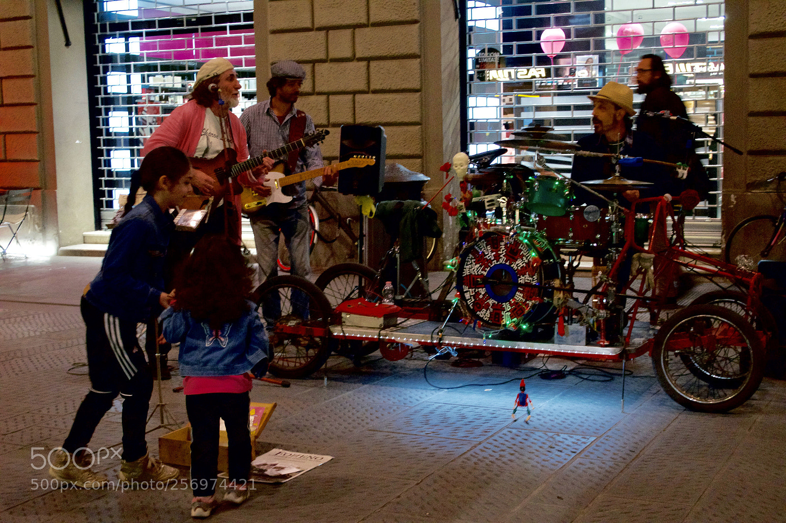 Pentax K-S2 sample photo. Street musician in florence  photography