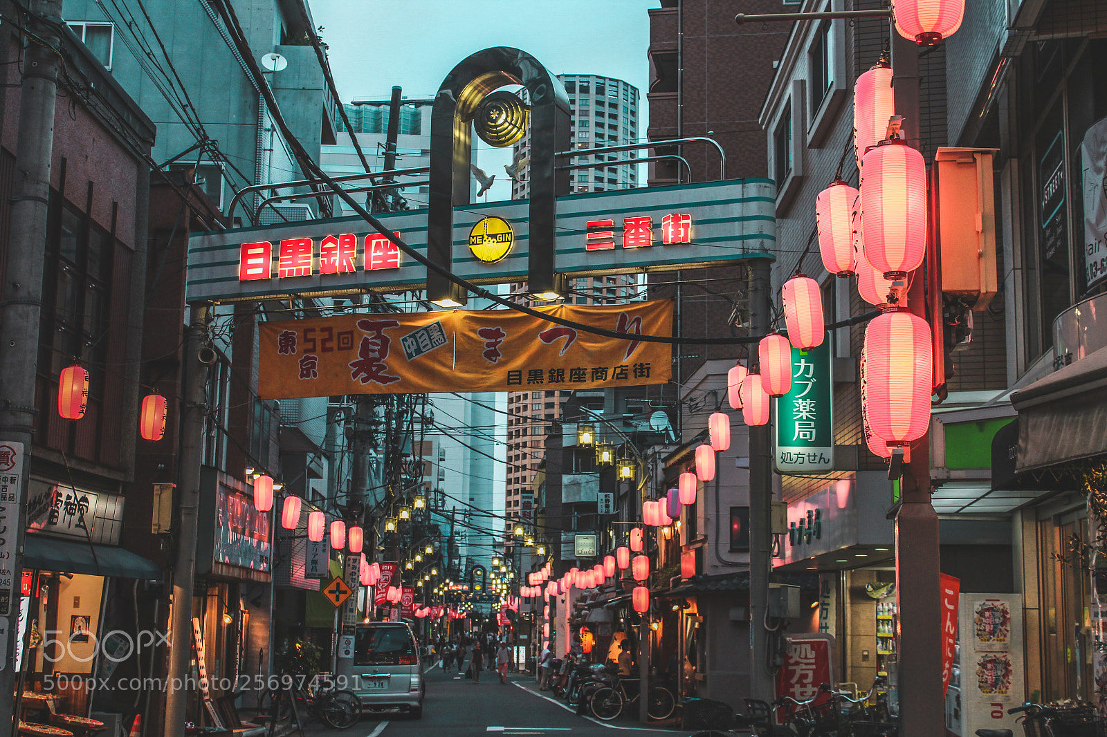 Canon EOS 1300D (EOS Rebel T6 / EOS Kiss X80) sample photo. Tokyo lanterns photography