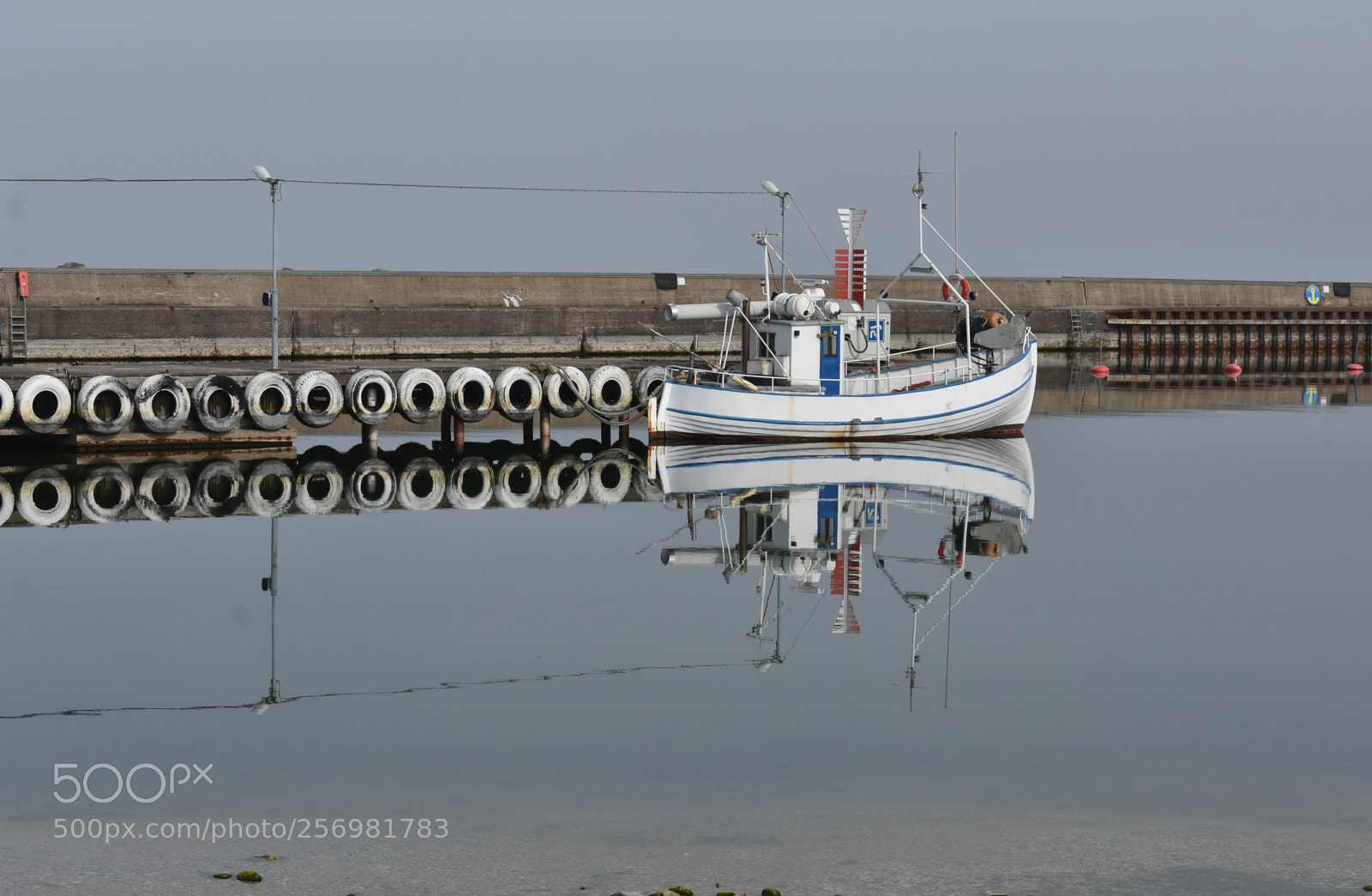 Nikon D3400 sample photo. Alone in the harbour photography