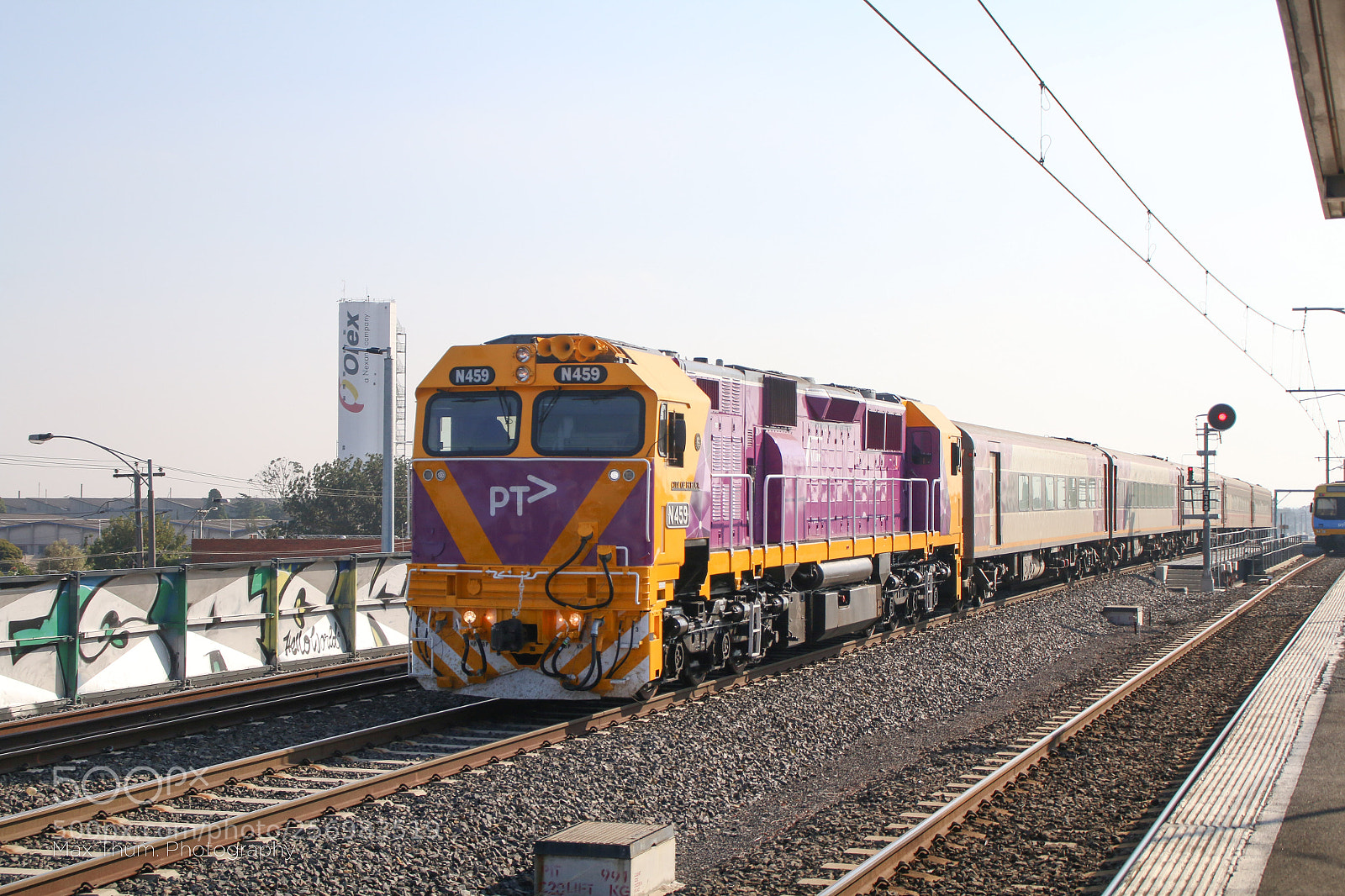 Canon EOS 70D sample photo. N459 passing tottenham station. photography