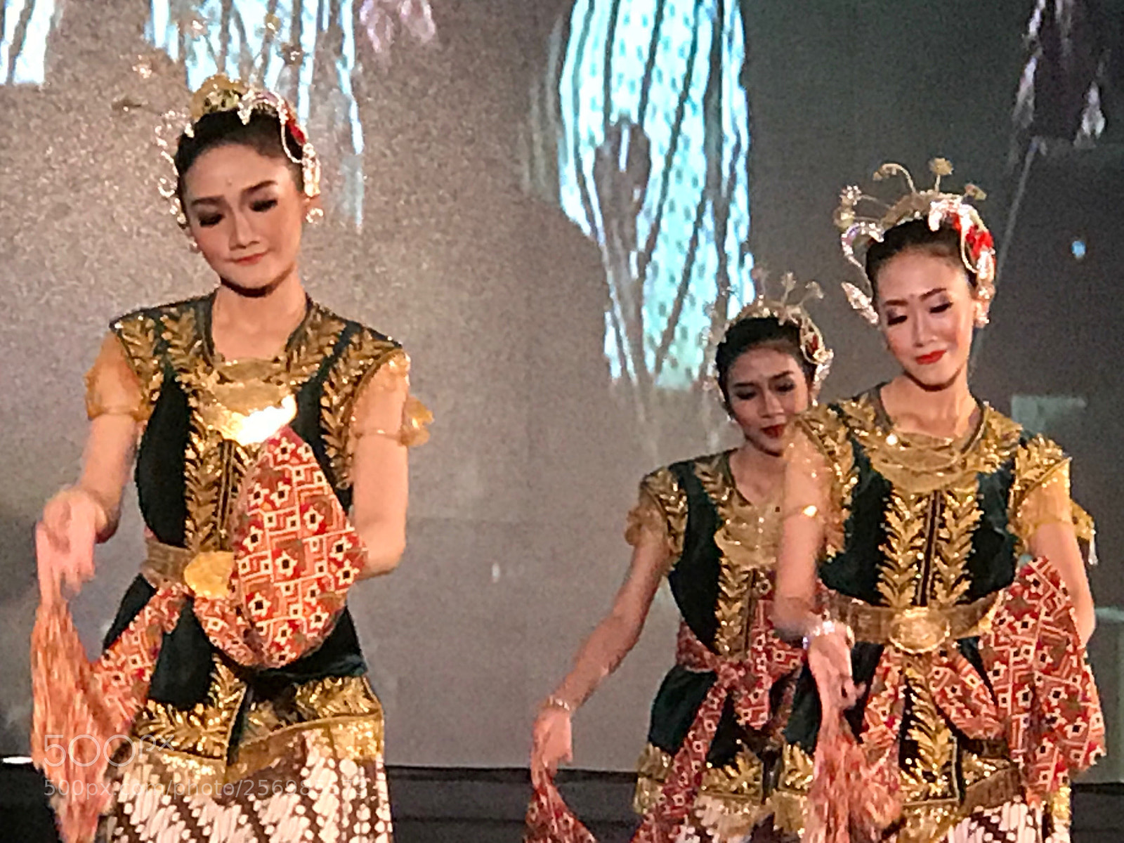 Apple iPhone 7 Plus sample photo. Java’s traditional dance photography