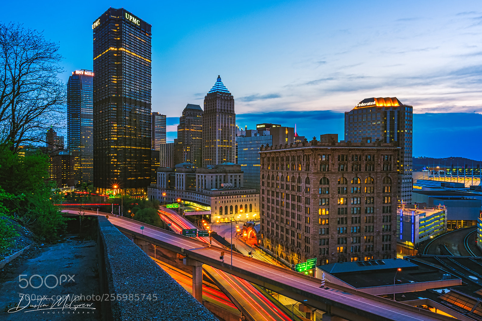 Olympus OM-D E-M1 Mark II sample photo. Vibrant pittsburgh photography