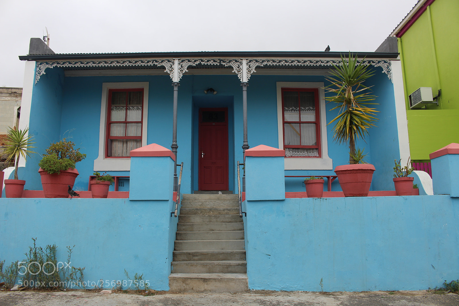 Canon EOS 100D (EOS Rebel SL1 / EOS Kiss X7) sample photo. Blue house in bo photography