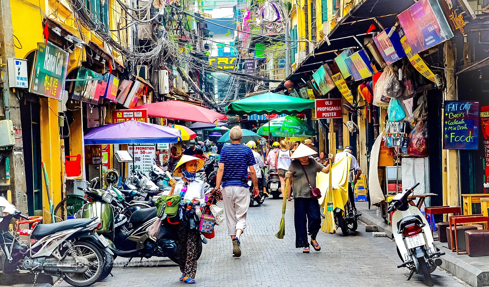 Canon EOS 700D (EOS Rebel T5i / EOS Kiss X7i) sample photo. Mean streets of hanoi photography