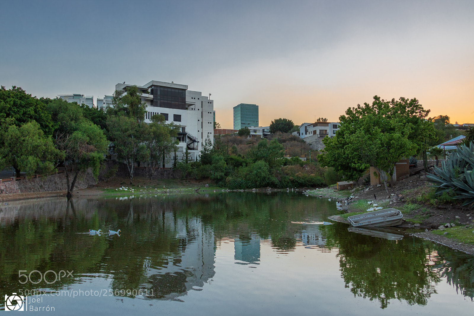 Canon EOS 750D (EOS Rebel T6i / EOS Kiss X8i) sample photo. Sunset in le n photography
