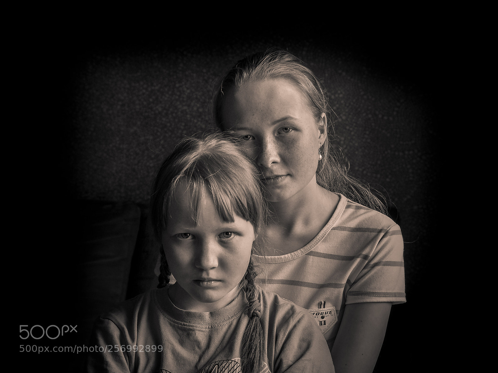Olympus OM-D E-M5 II sample photo. Sisters photography