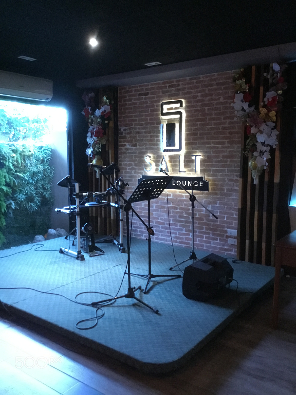 Apple iPad (5th generation) sample photo. Behind the microphone photography