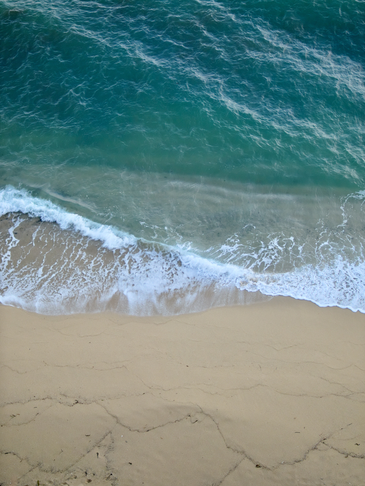 Panasonic Lumix DMC-G85 (Lumix DMC-G80) sample photo. Water, sand, never ending contrast photography