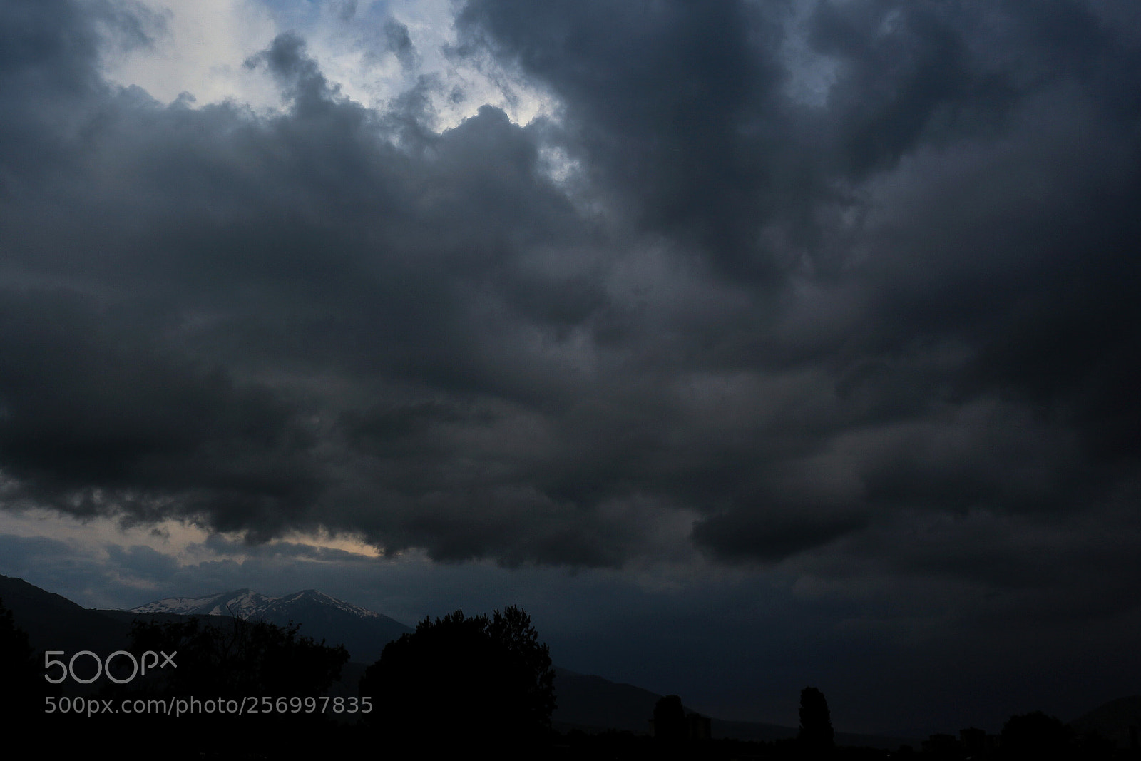 Canon EOS 700D (EOS Rebel T5i / EOS Kiss X7i) sample photo. Before the rain photography