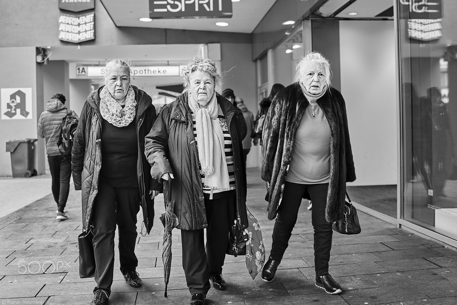 Sony Cyber-shot DSC-RX1R II sample photo. 3 frauen b&w photography