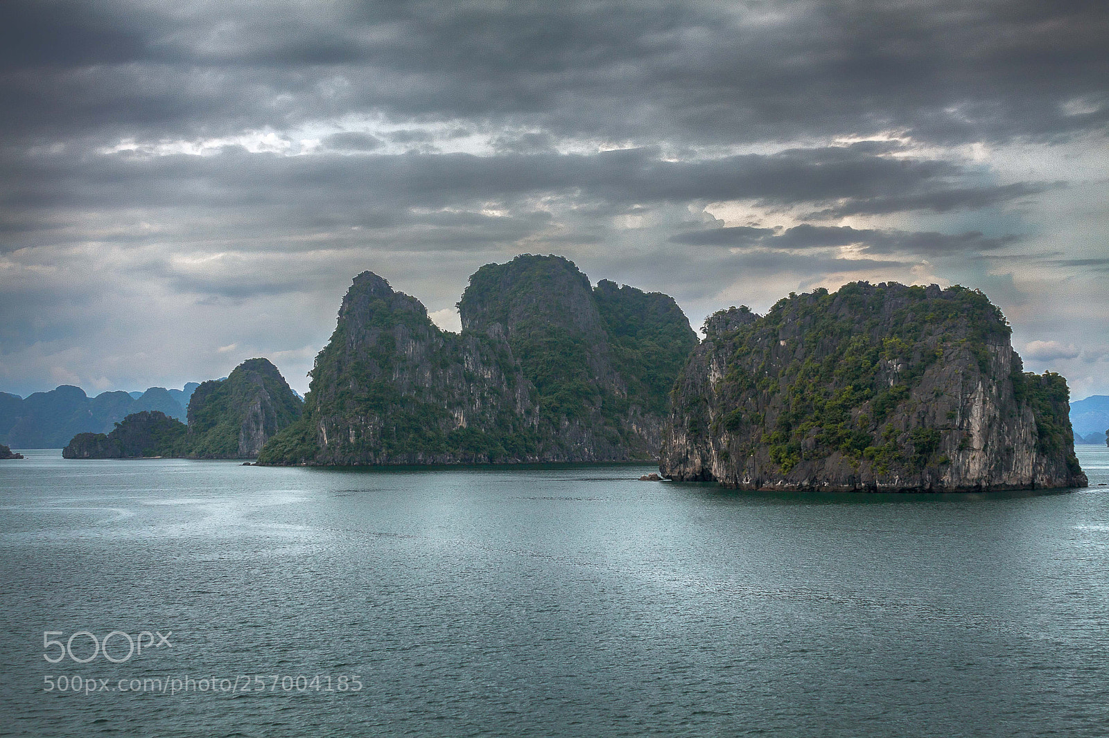 Canon EOS 5D Mark II sample photo. Halong bay photography