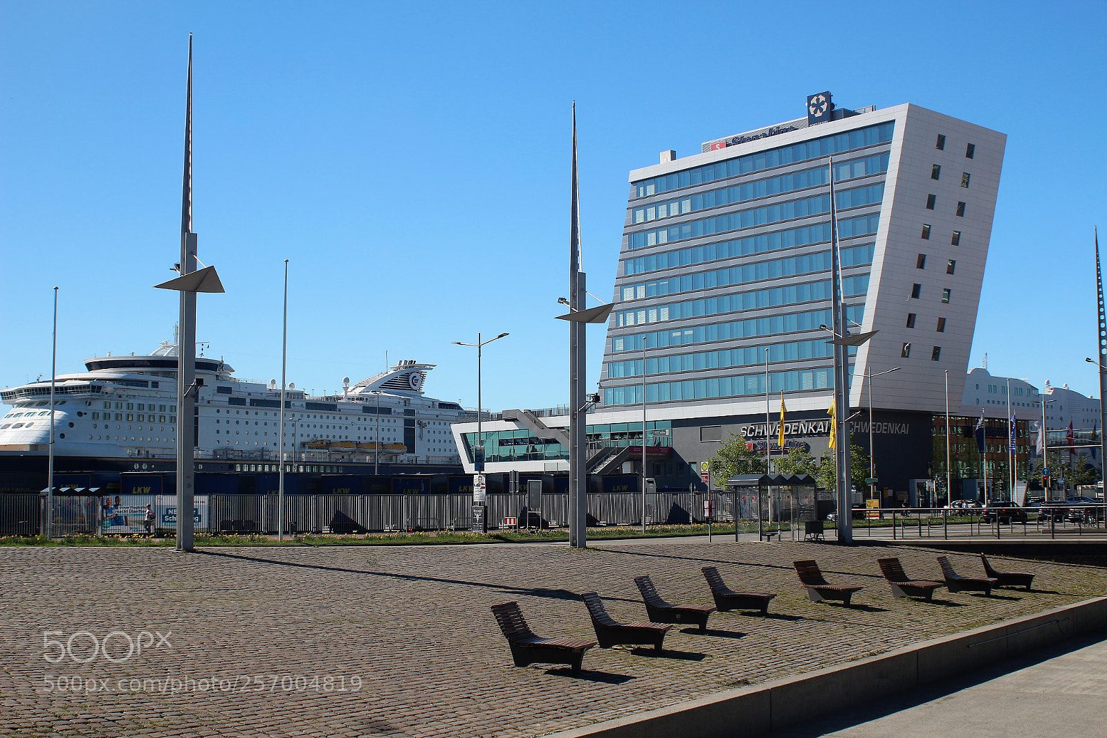 Canon EOS 100D (EOS Rebel SL1 / EOS Kiss X7) sample photo. Vacant benches on the photography