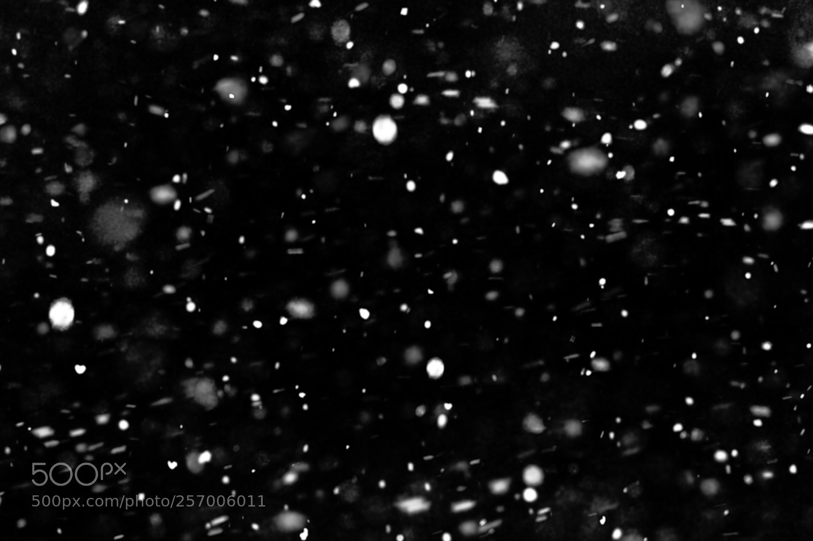 Canon EOS 650D (EOS Rebel T4i / EOS Kiss X6i) sample photo. Snowfall on black background photography