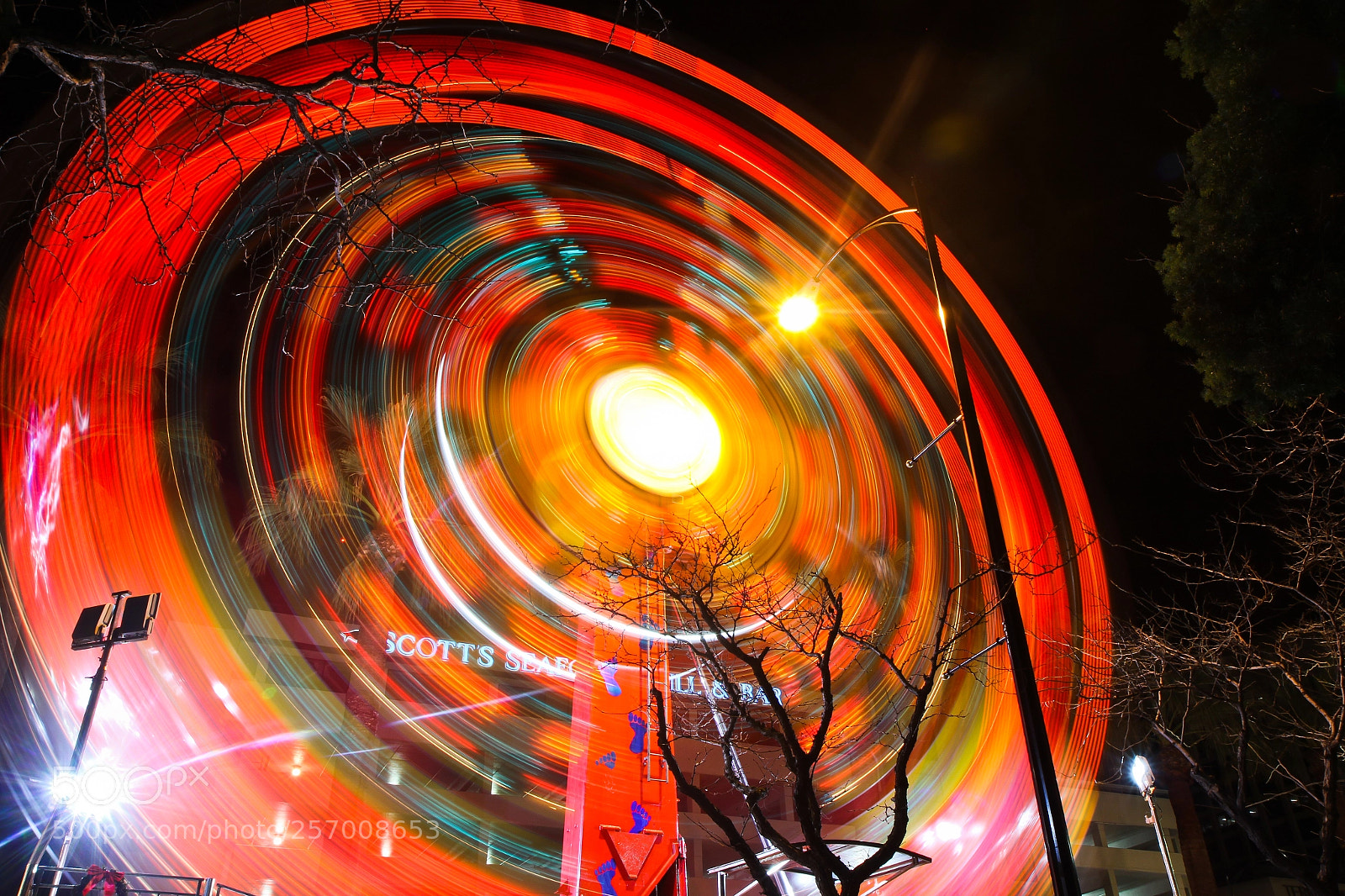 Canon EOS 550D (EOS Rebel T2i / EOS Kiss X4) sample photo. Swing ride at the photography