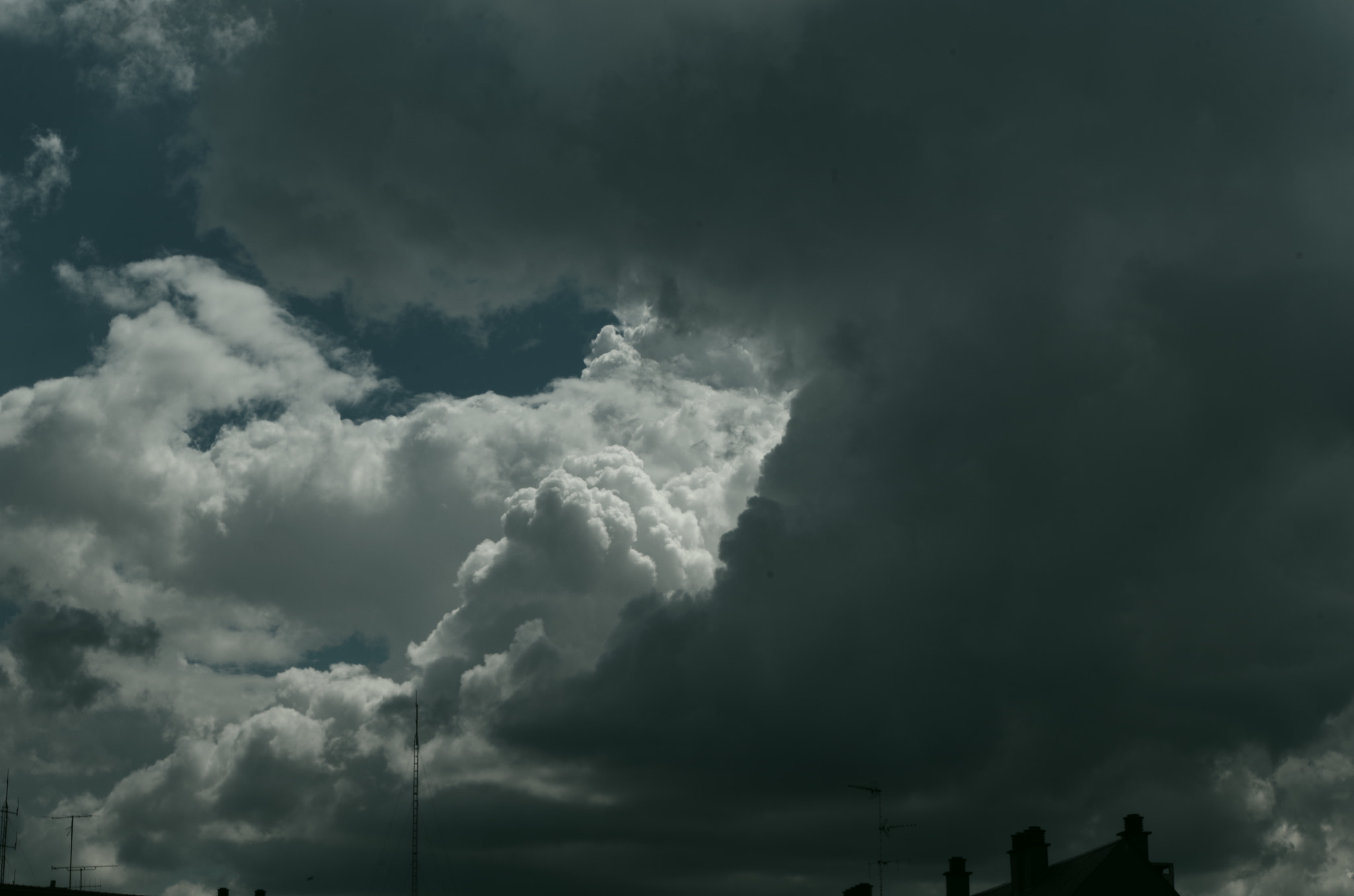smc PENTAX-DA L 18-55mm F3.5-5.6 sample photo. Nuages blanc et noir photography