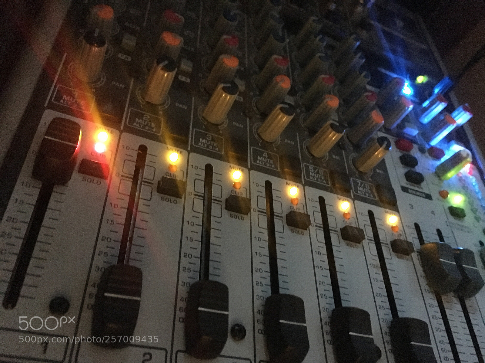 Apple iPhone 6s sample photo. Sounds live photography
