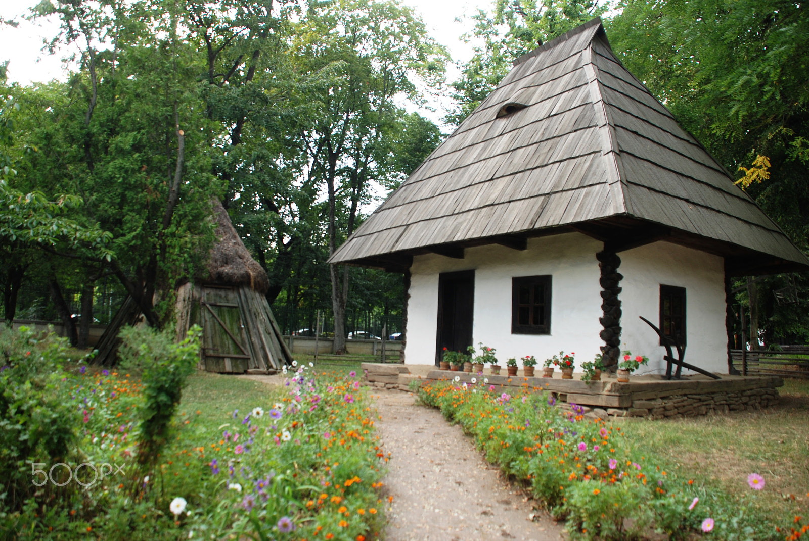 Nikon D80 sample photo. Traditional house photography
