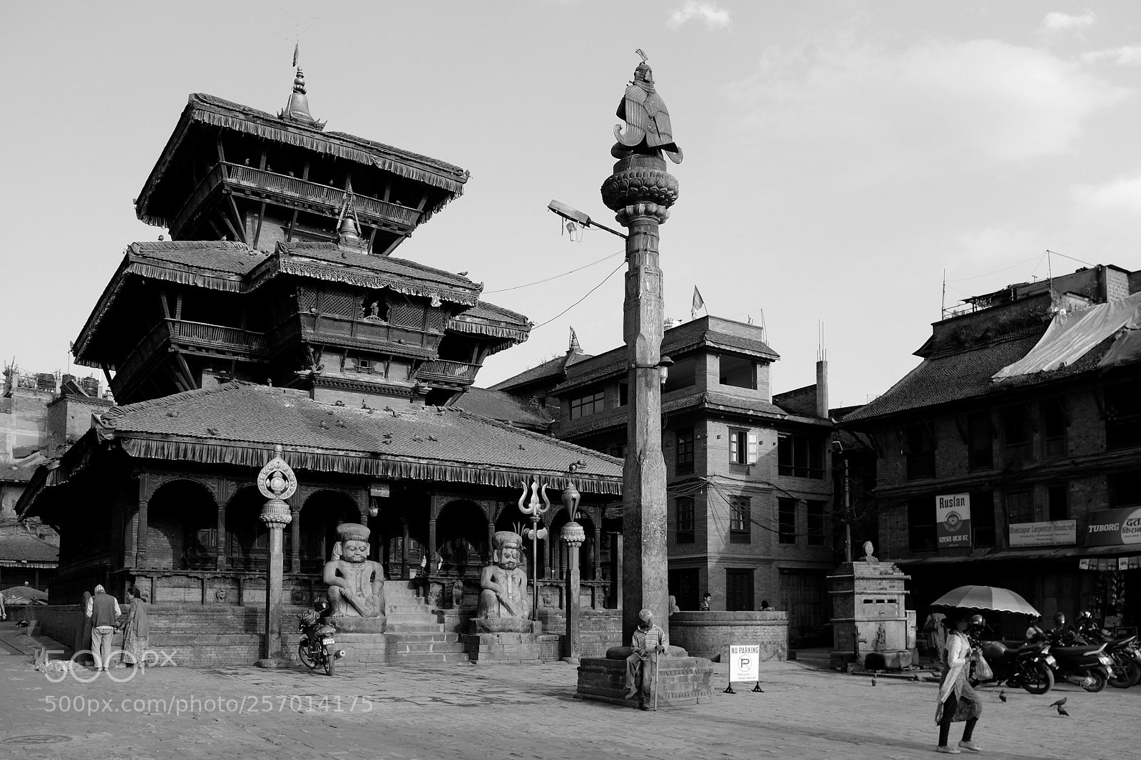 Fujifilm X100T sample photo. Dettatreya square, bhaktapur photography