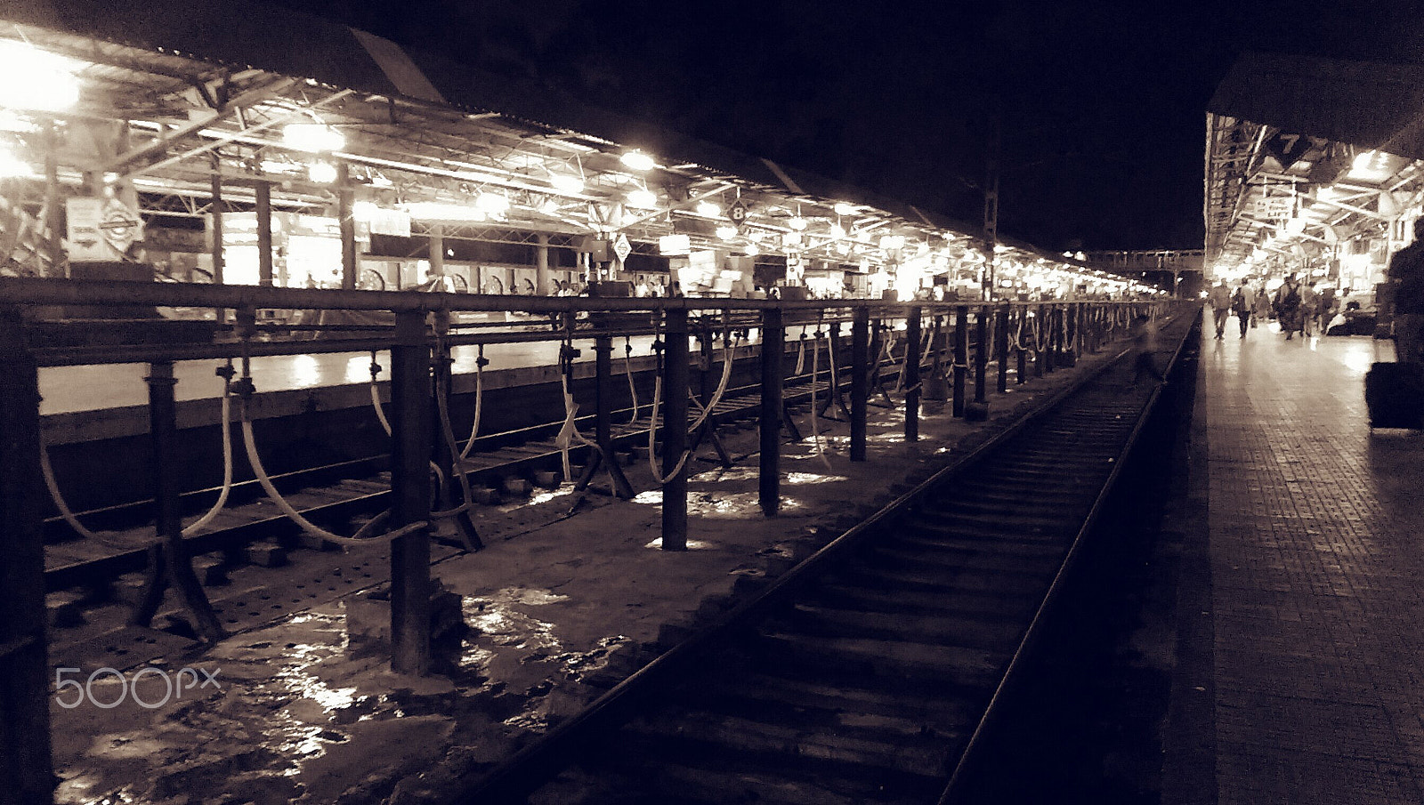 HTC ONE M8 sample photo. The two platforms photography