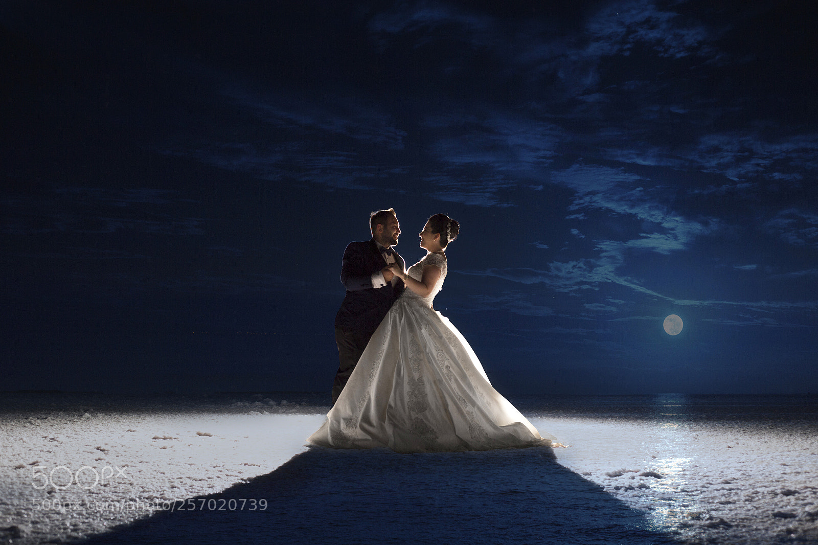Canon EOS 6D sample photo. Night photography