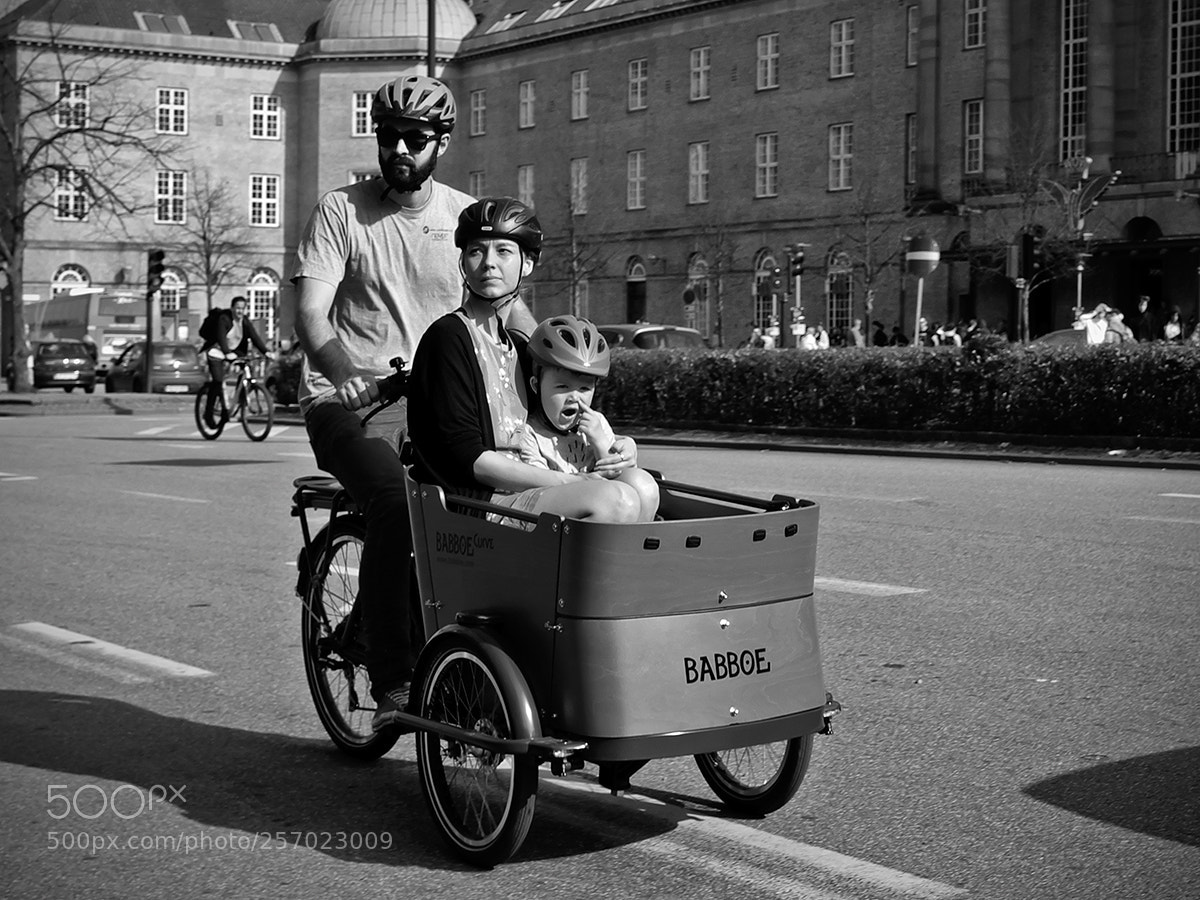Fujifilm X-Pro2 sample photo. Family ride photography