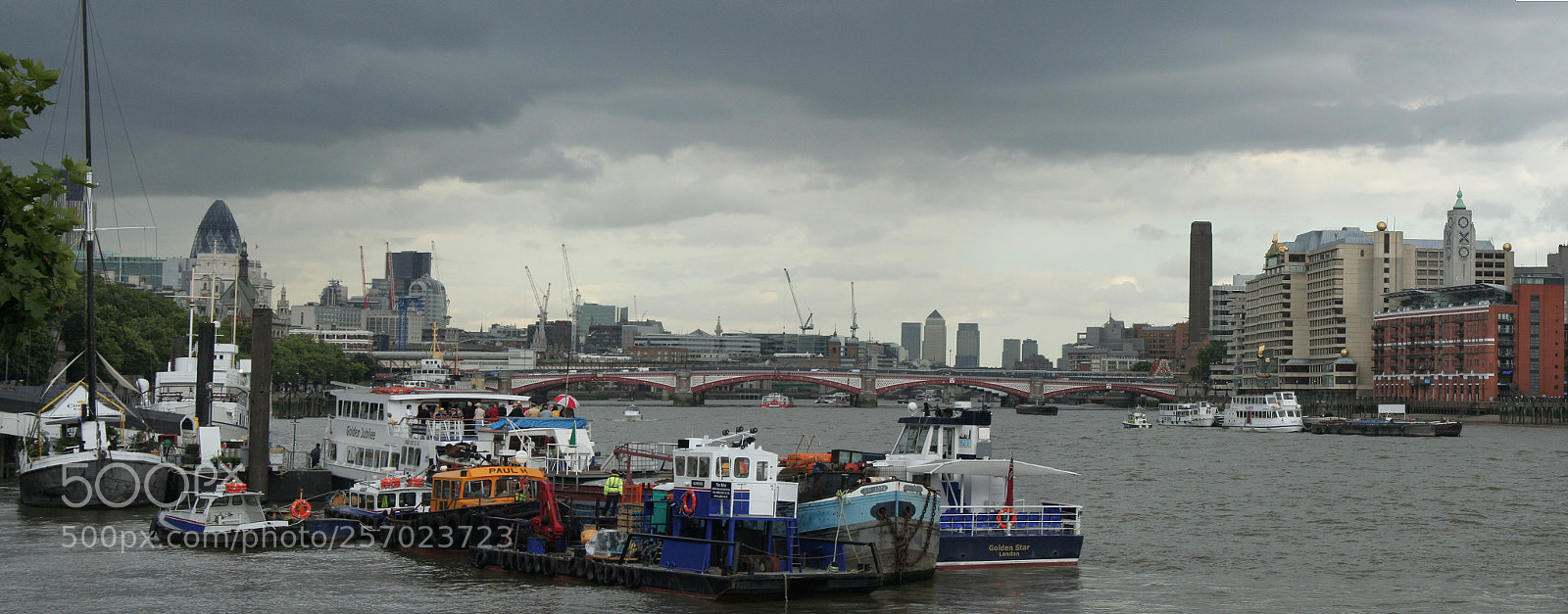 Canon EOS 350D (EOS Digital Rebel XT / EOS Kiss Digital N) sample photo. Pano londres juillet photography