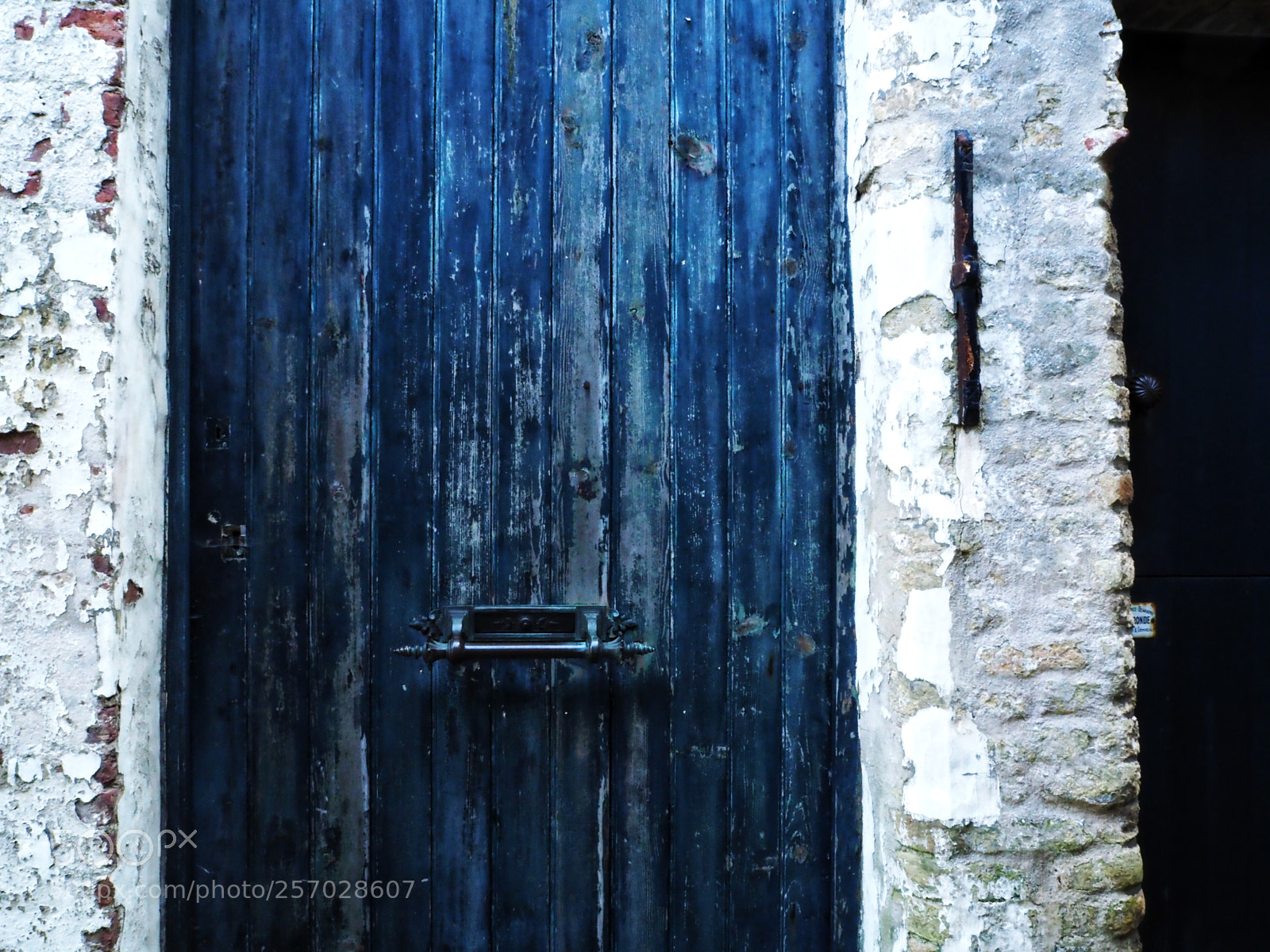 Olympus PEN-F sample photo. Old door photography