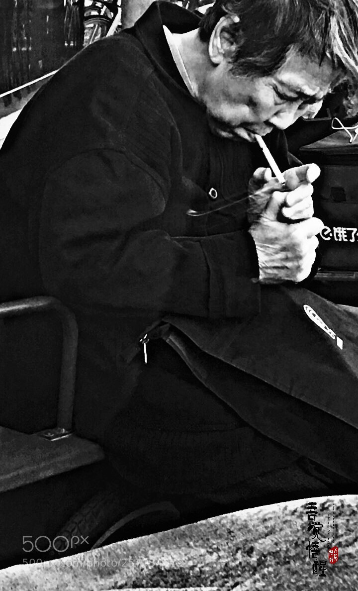 Apple iPhone 6s Plus sample photo. Old smokers photography