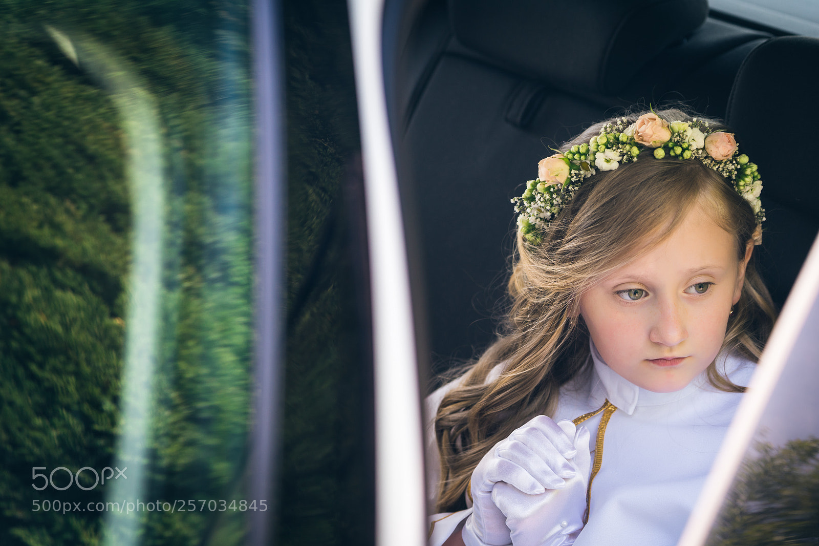Sony a7 sample photo. Lenka in car photography
