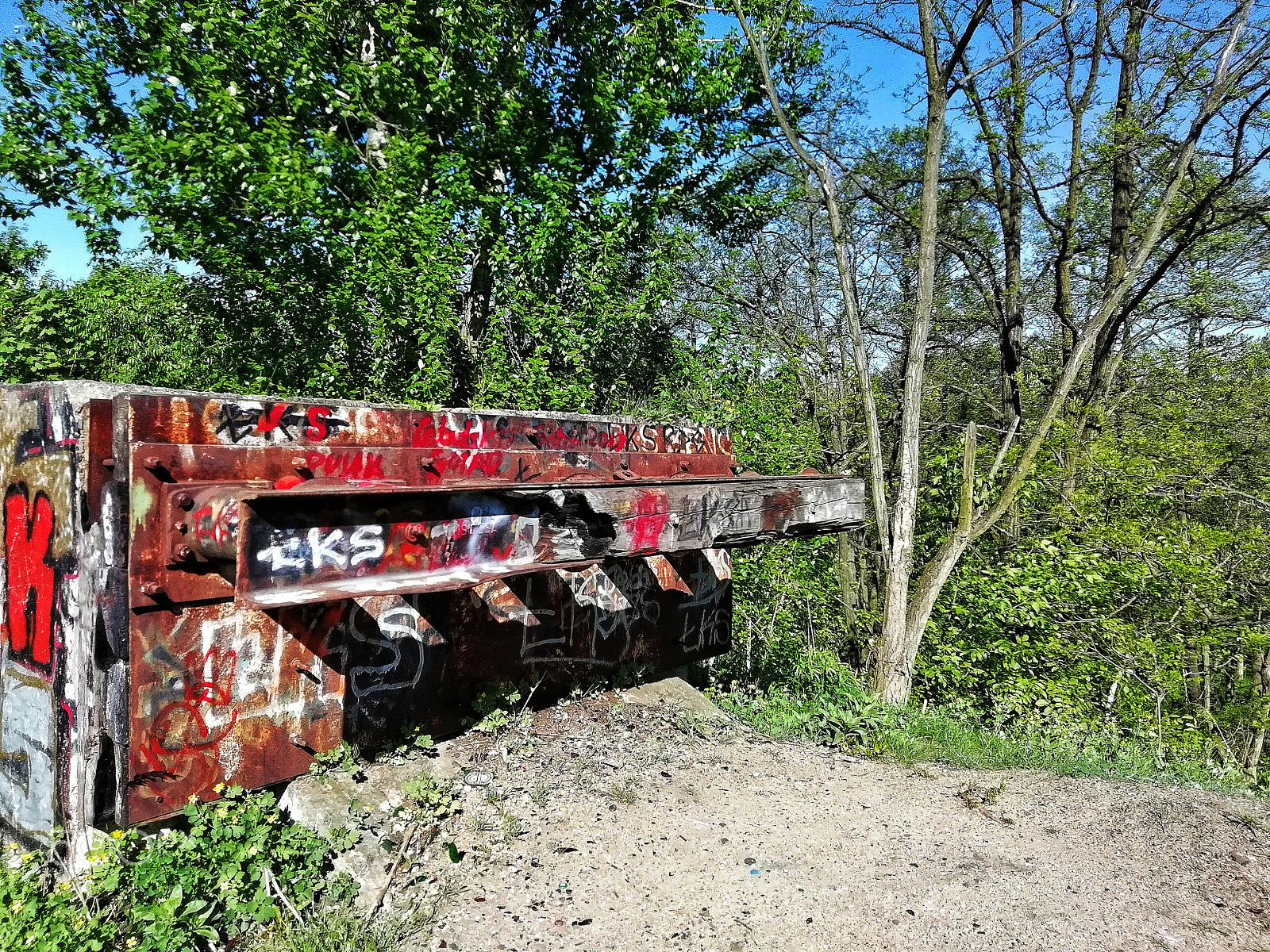 HUAWEI FIG-LX1 sample photo. End of the tracks photography