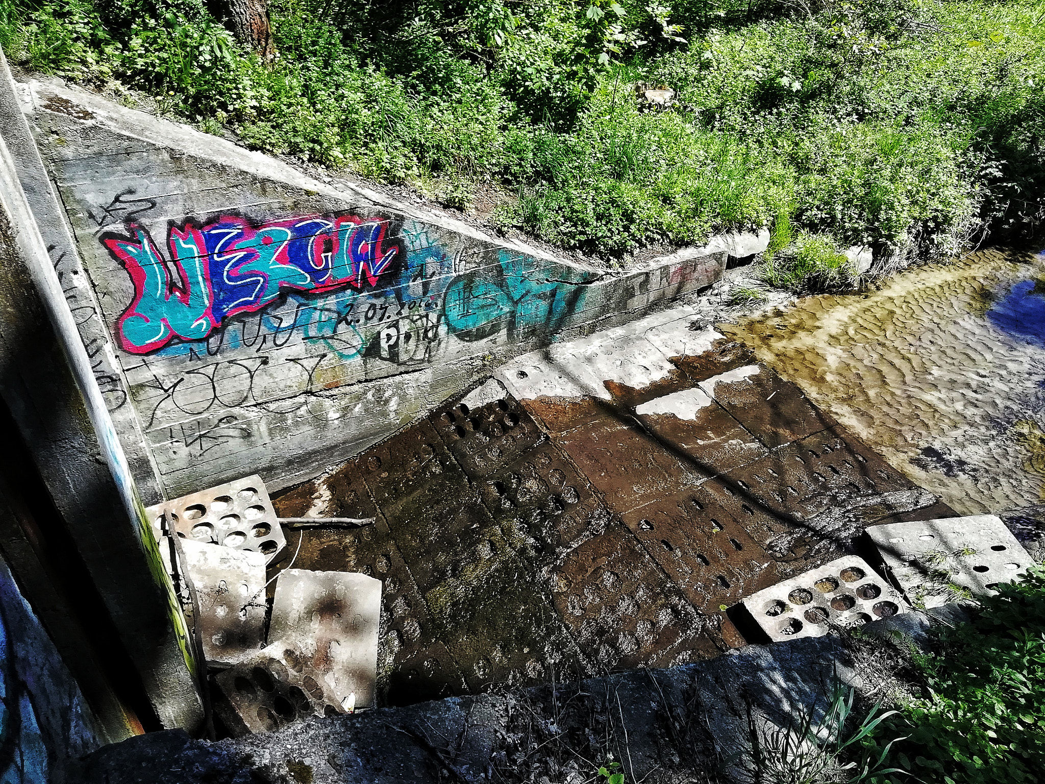 HUAWEI FIG-LX1 sample photo. River under city photography