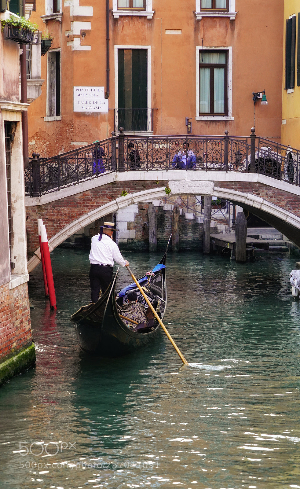 Sony a7R III sample photo. Gondola & bridge photography
