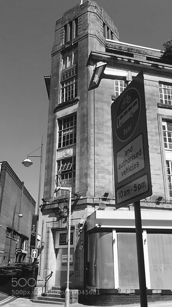 Apple iPhone 6s sample photo. Art deco building in photography