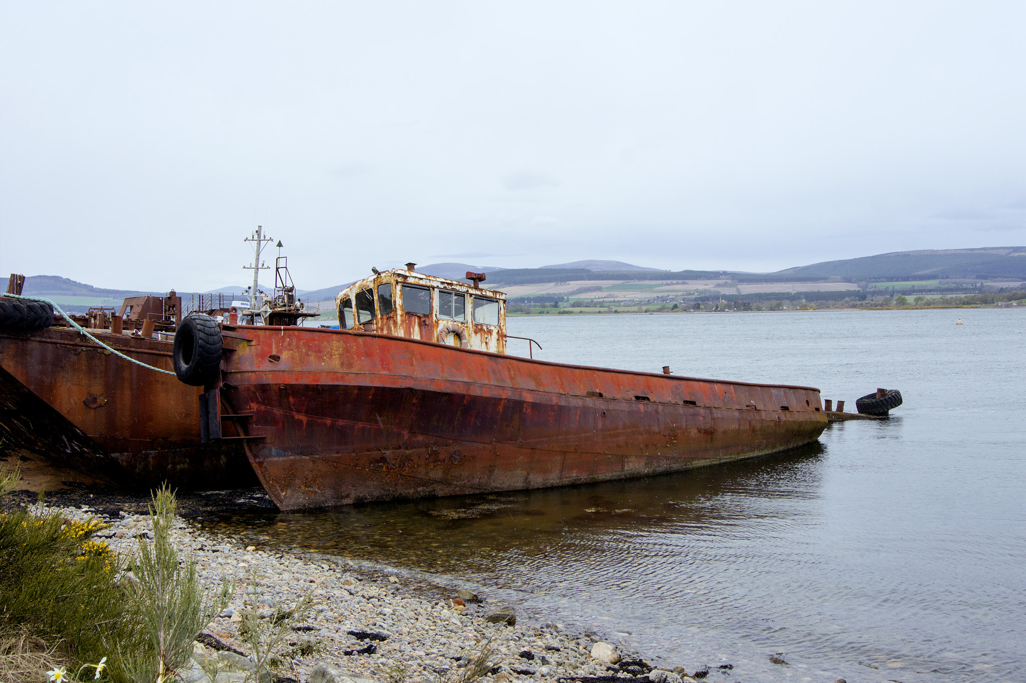 Sony Alpha DSLR-A450 sample photo. Wreck in yard on black isle photography