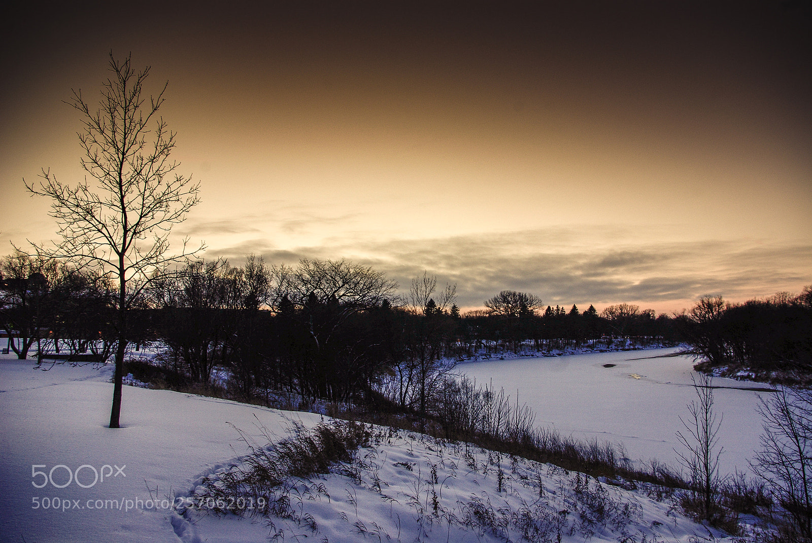 Pentax K10D sample photo. Sunset over the snow photography