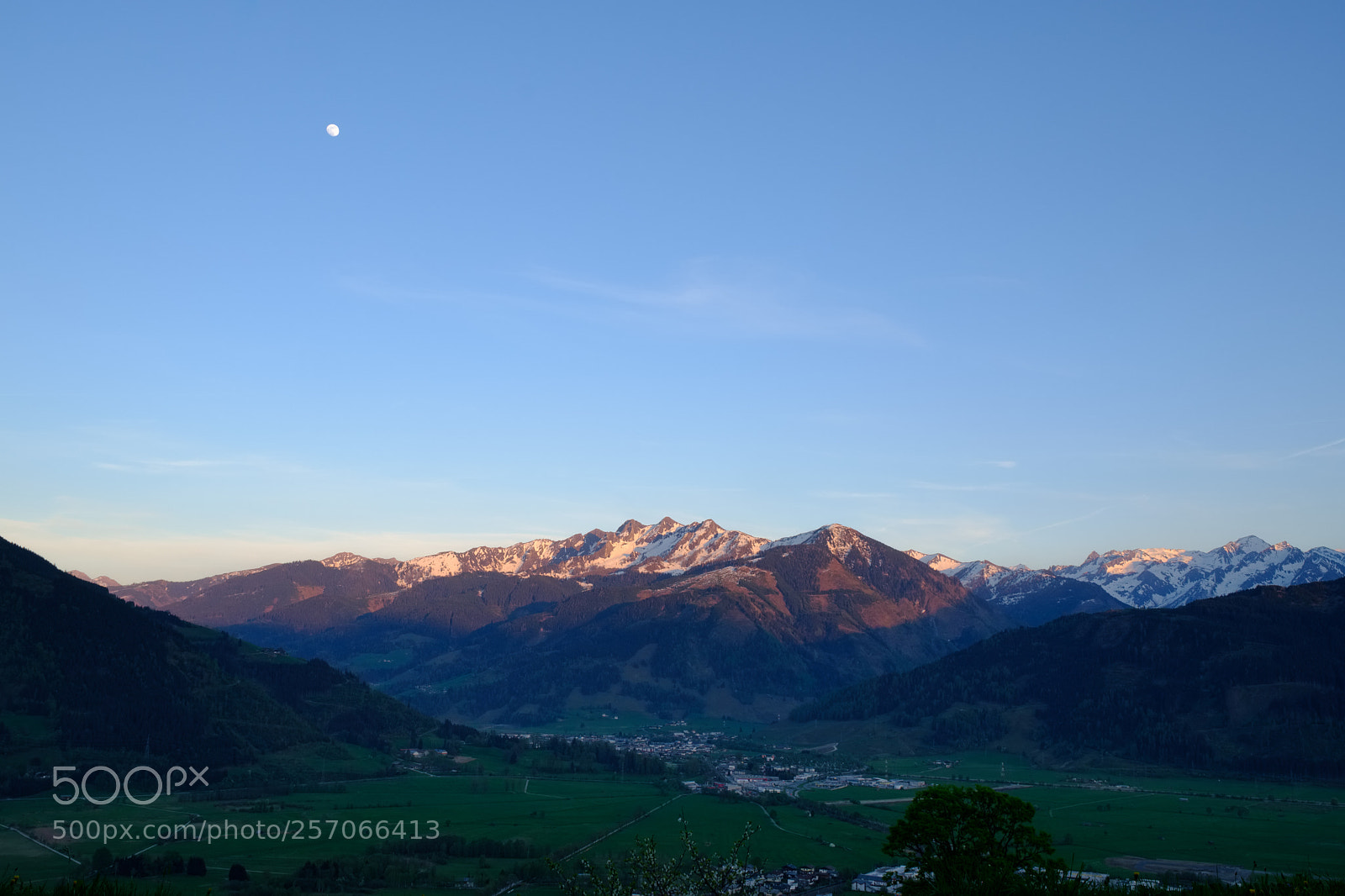 Fujifilm X-T2 sample photo. Moon over schuettdorf at photography