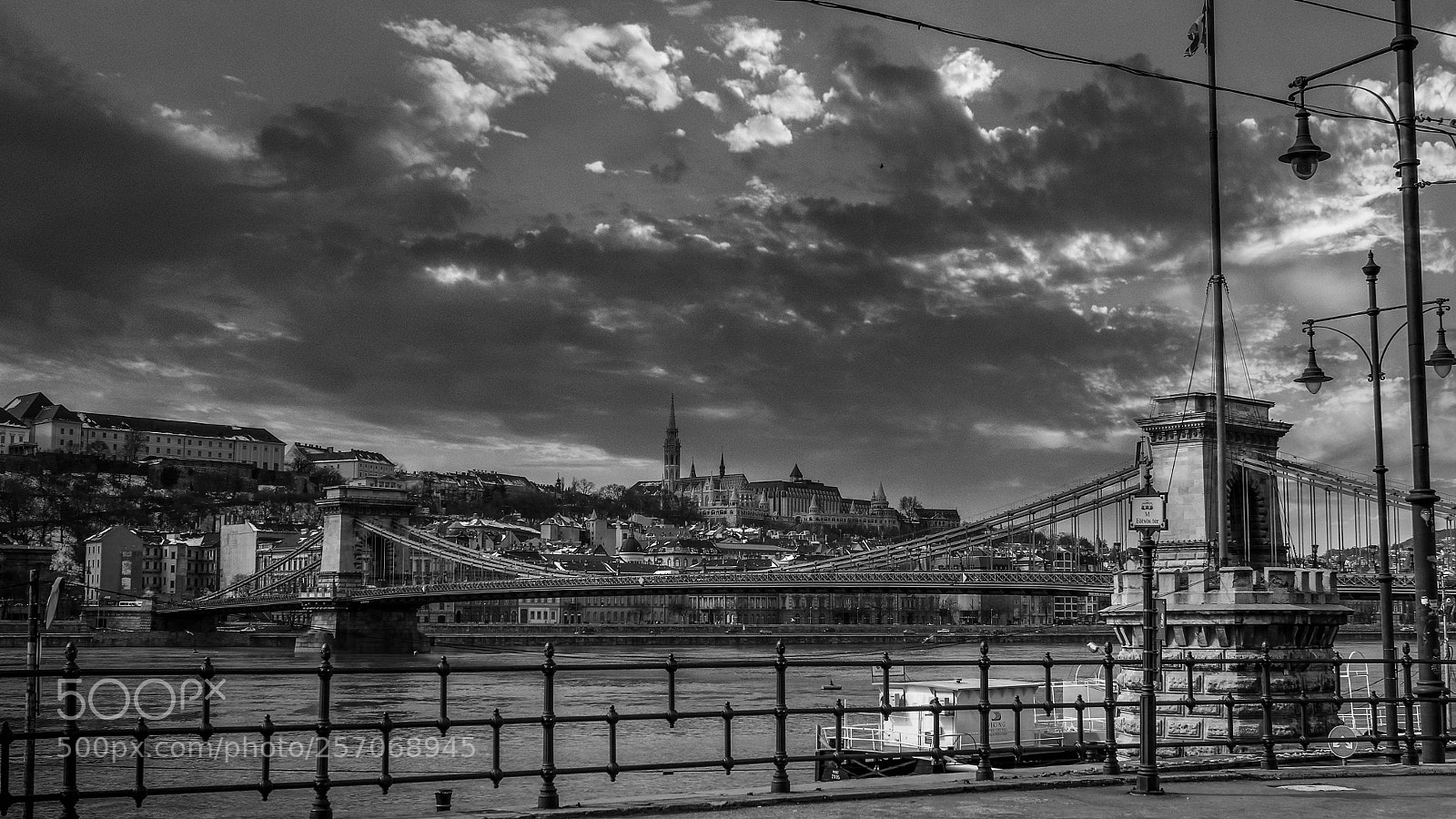 Canon EOS 550D (EOS Rebel T2i / EOS Kiss X4) sample photo. City of budapest b photography